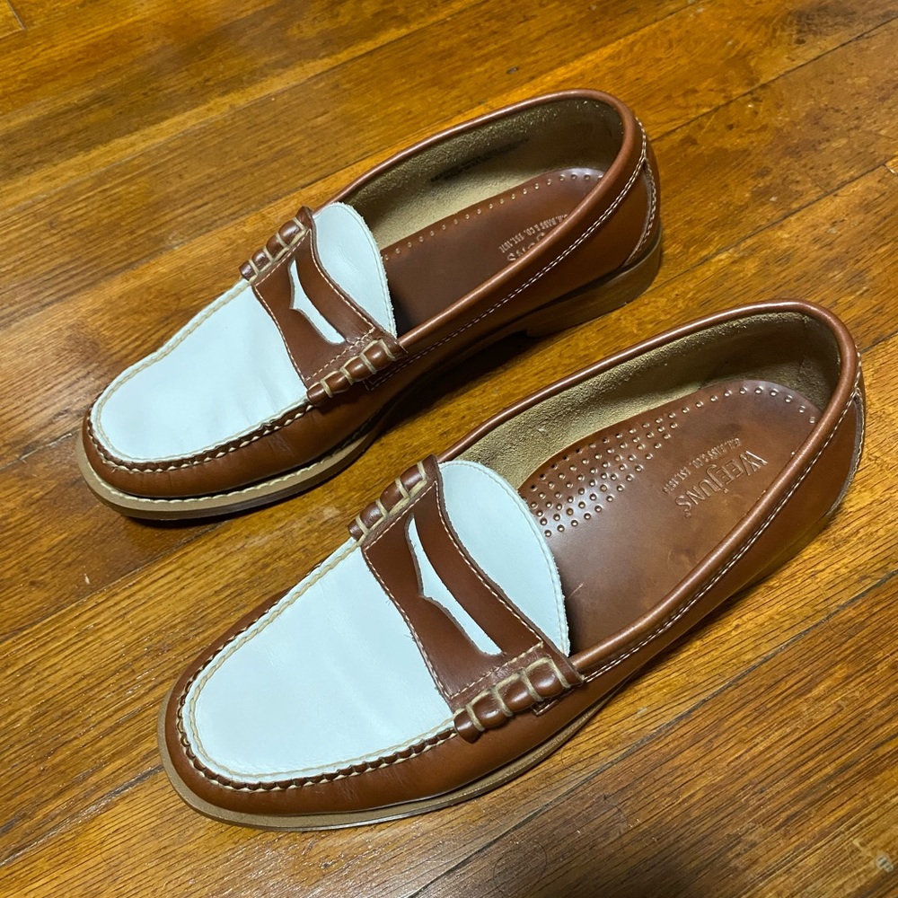 G H Bass Weejuns 8.5 tan/white